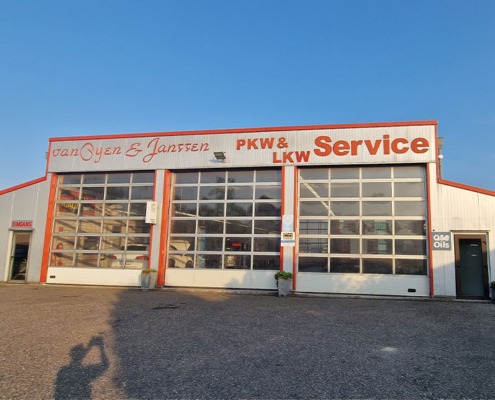 Außenansicht der Firma van Oyen & Janssen PKW & LKW Service